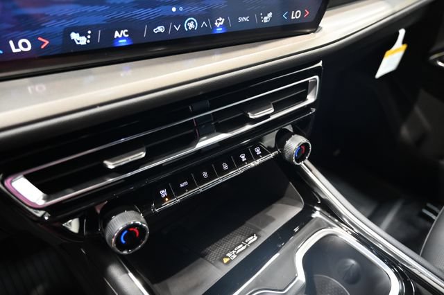 New 2027 Chevrolet Traverse LT w/ Driver Confidence Package FWD image 19