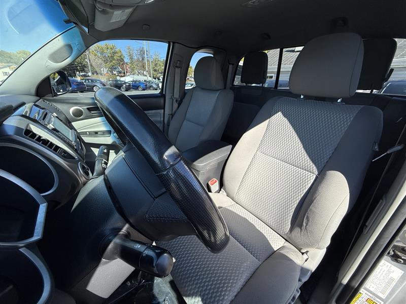 Used 2015 Toyota Tacoma 4x4 Access Cab V6 image 9