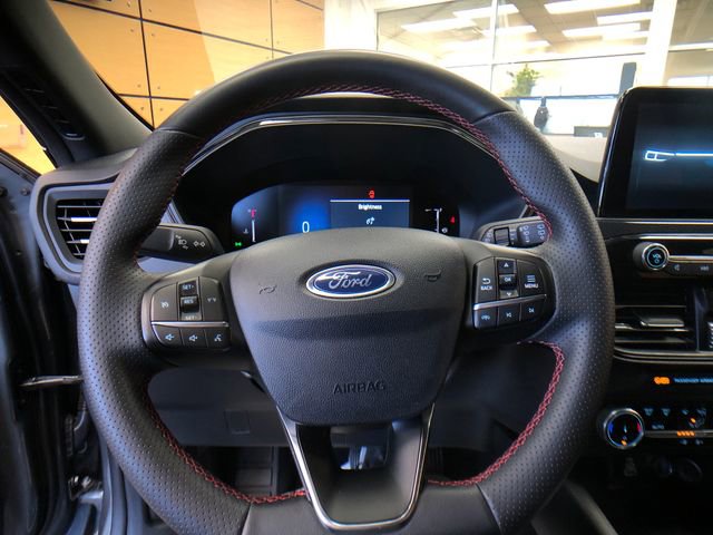 Certified 2025 Ford Escape ST-Line AWD/4WD image 13