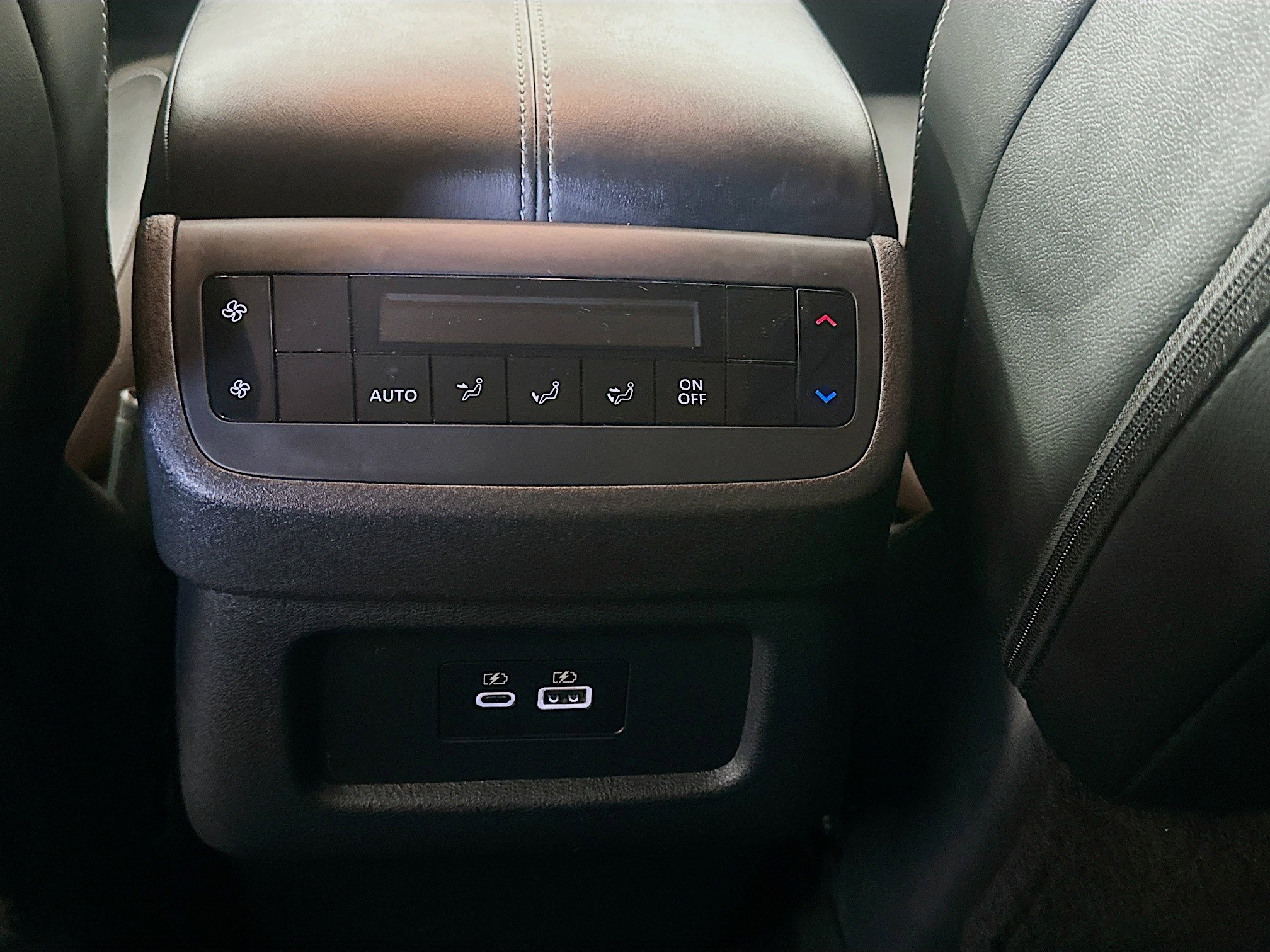Used 2024 Nissan Pathfinder SL FWD image 27