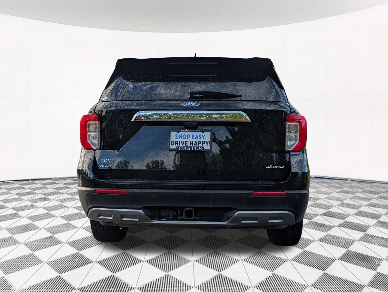 Used 2023 Ford Explorer XLT w/ Equipment Group 202A AWD/4WD image 16