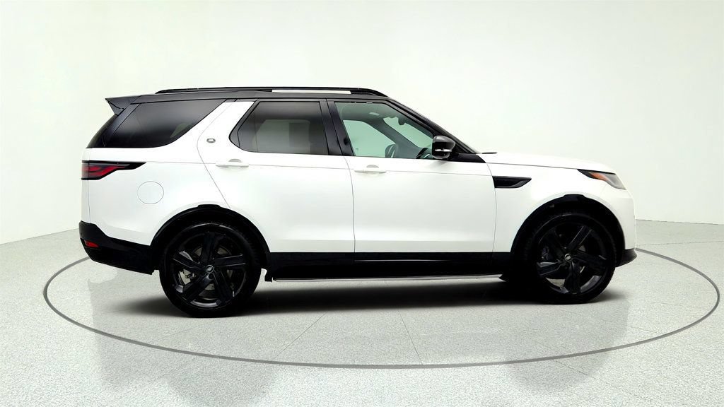 Used 2025 Land Rover Discovery Dynamic SE AWD/4WD image 4