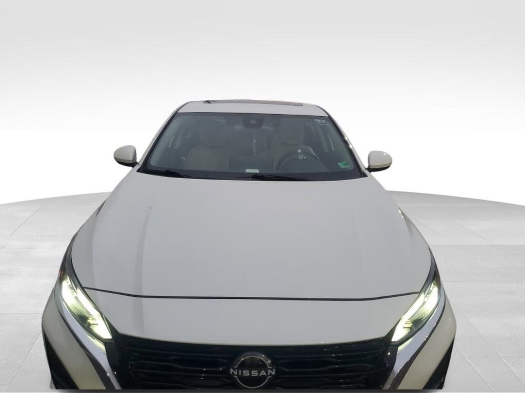 Used 2024 Nissan Altima 2.5 SV w/ SV Premium Package image 9