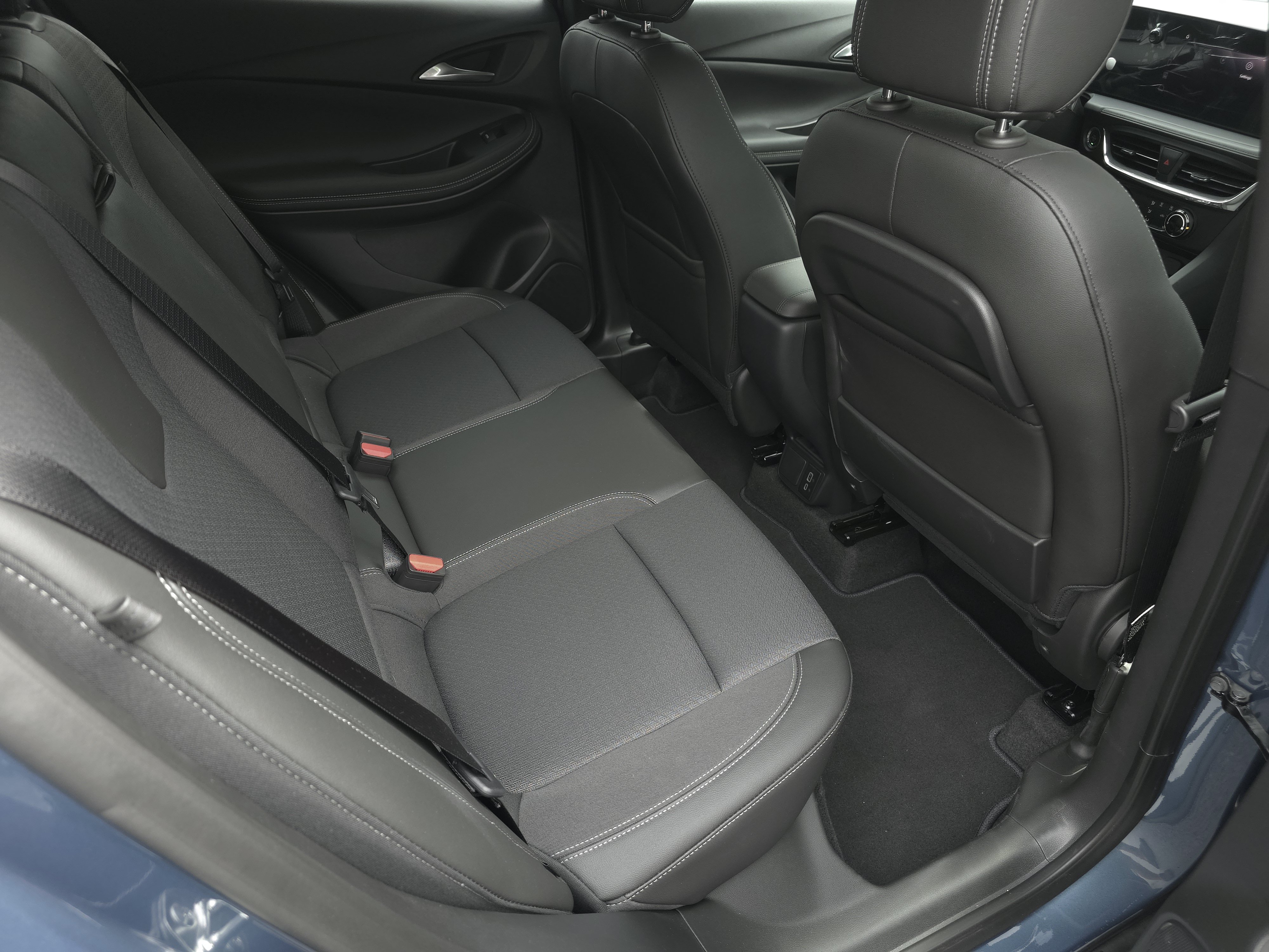 New 2026 Buick Encore GX Preferred w/ Comfort Package FWD image 32