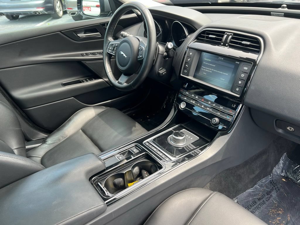 Used 2018 Jaguar XE Premium AWD/4WD image 35