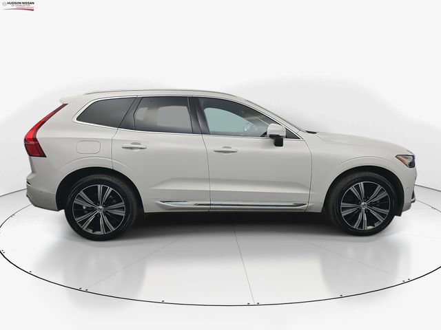 Used 2023 Volvo XC60 B5 Plus image 11