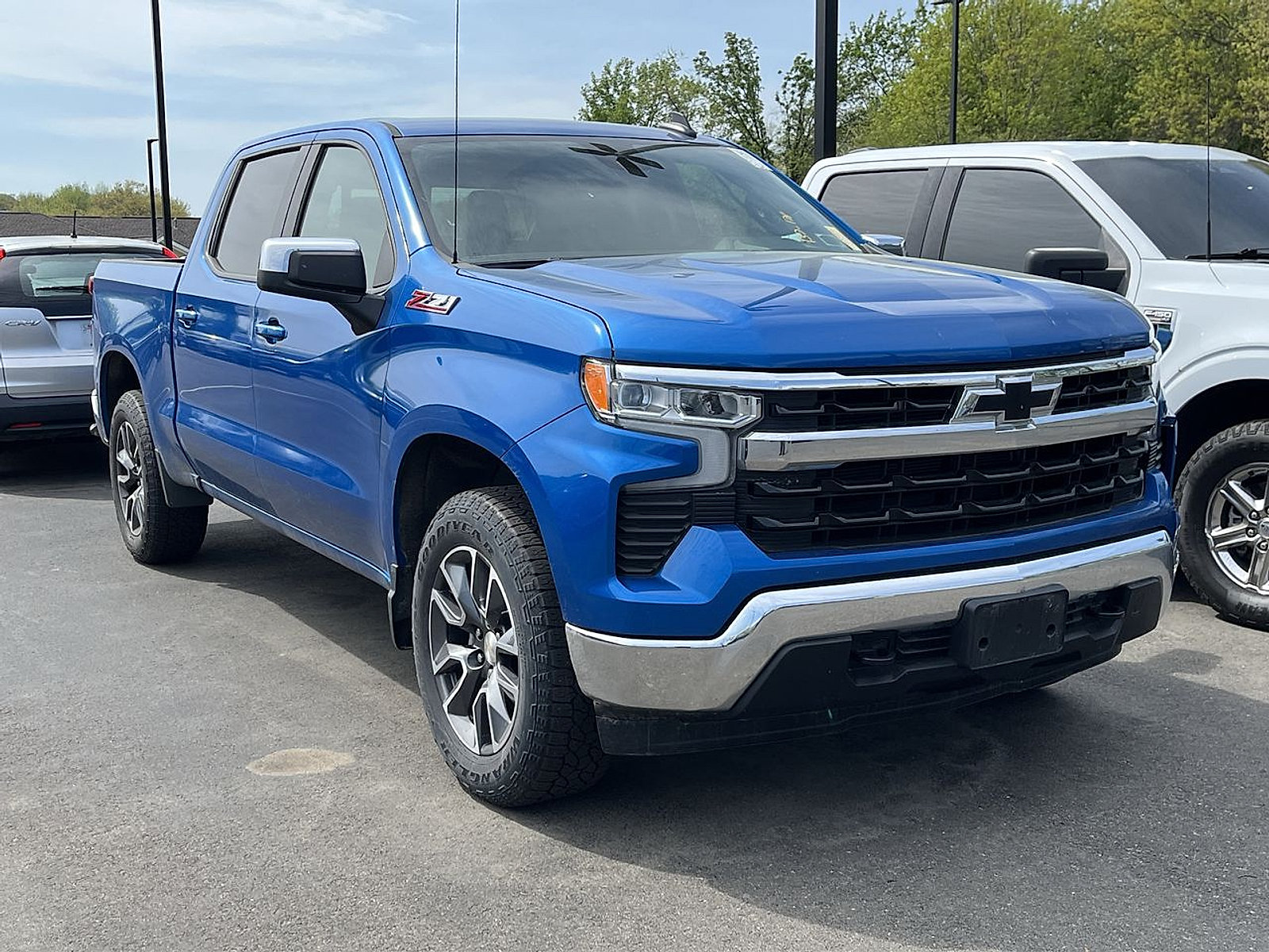 Certified 2022 Chevrolet Silverado 1500 LT w/ Z71 Off-Road Package AWD/4WD image 10