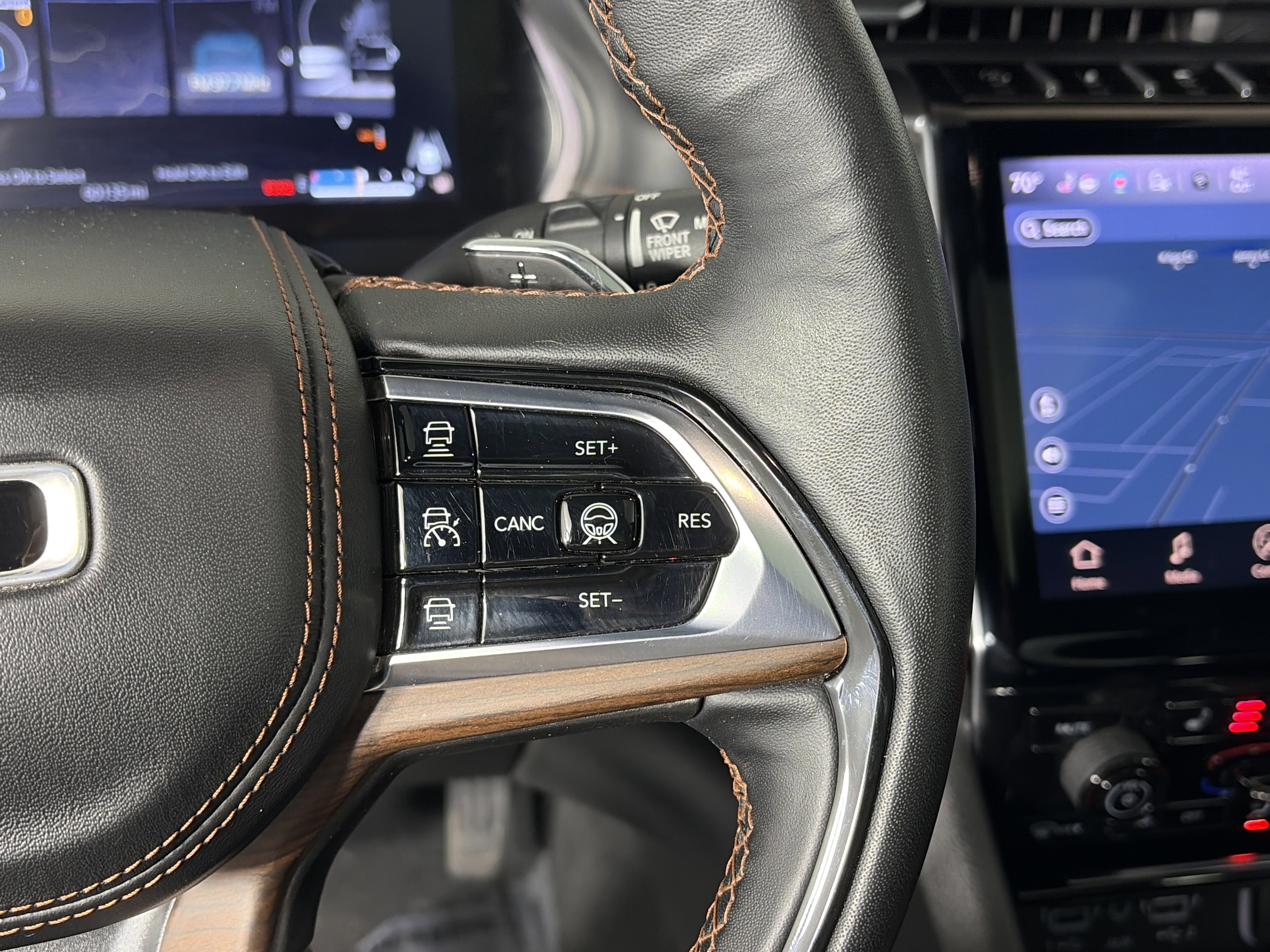 Used 2022 Jeep Grand Cherokee Summit AWD/4WD image 32