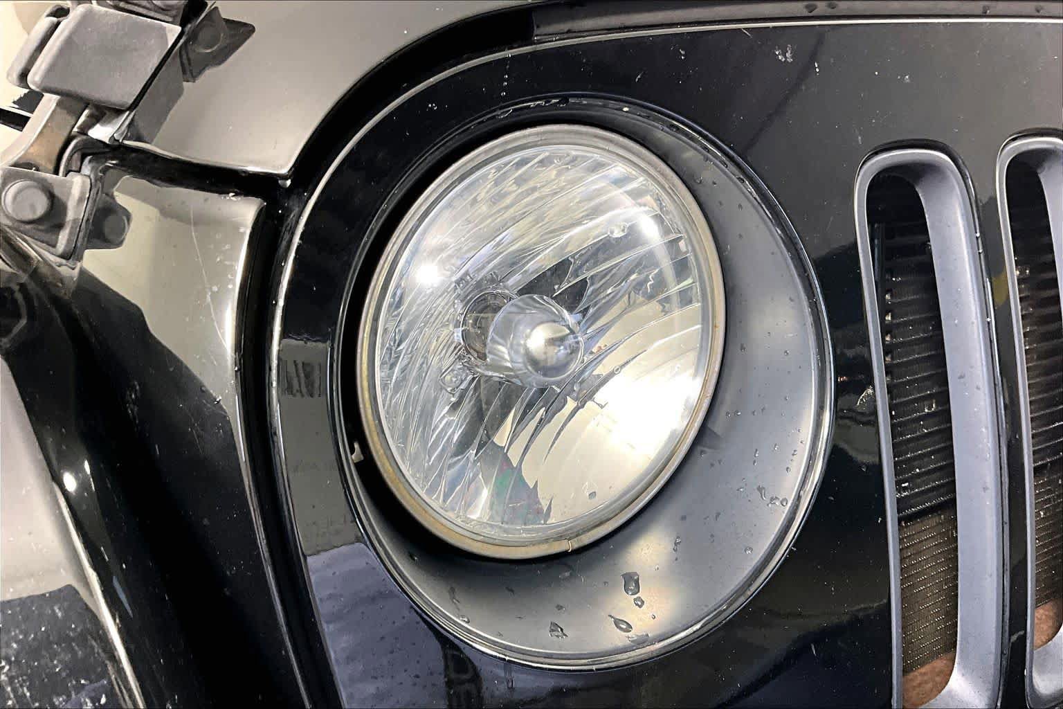 Used 2016 Jeep Wrangler Unlimited Sahara AWD/4WD image 25