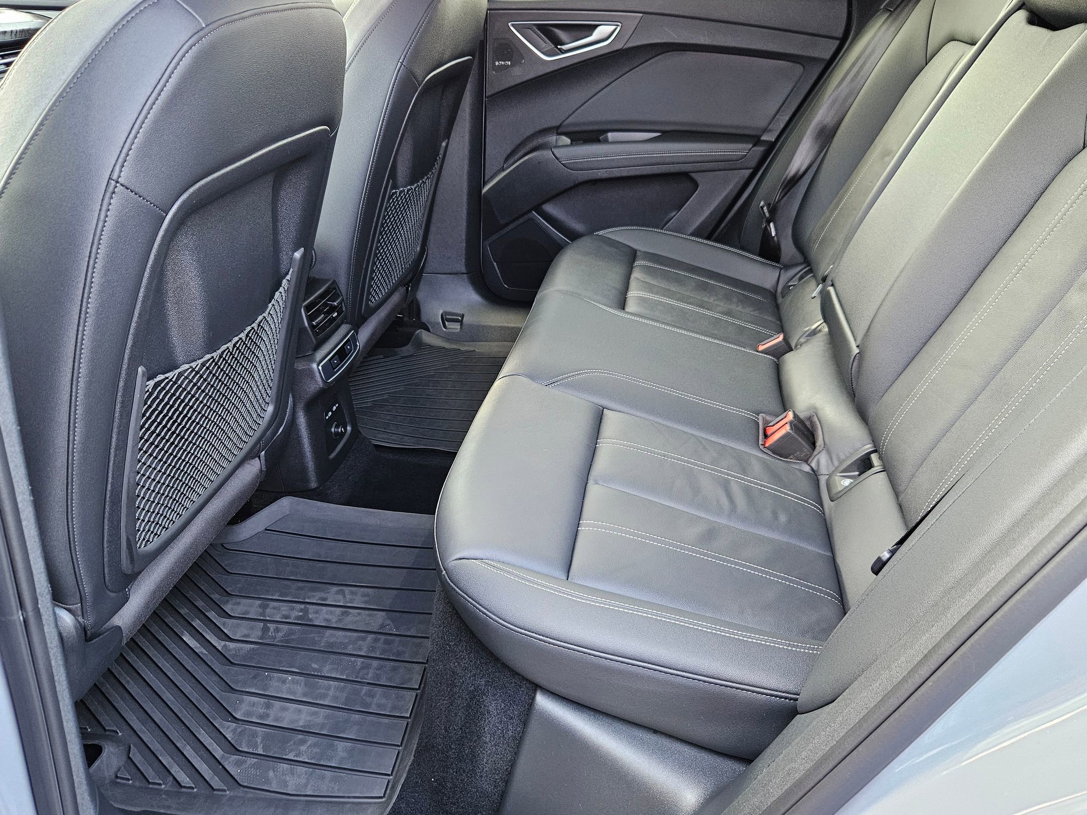 Used 2023 Audi Q4 e-tron Premium Plus w/ Premium Plus AWD/4WD image 24