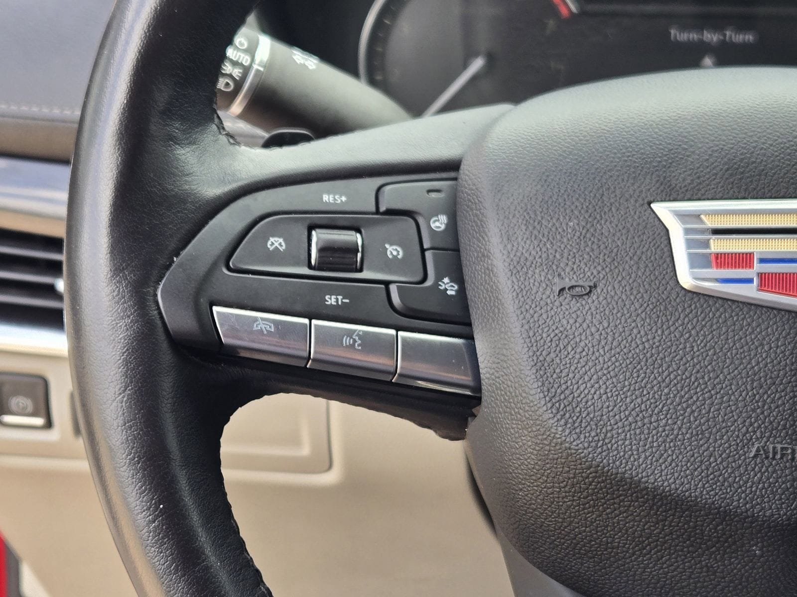 Used 2022 Cadillac XT4 Premium Luxury w/ Enhanced Visibility Package FWD image 33