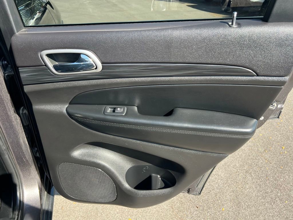 Used 2020 Jeep Grand Cherokee Laredo image 22