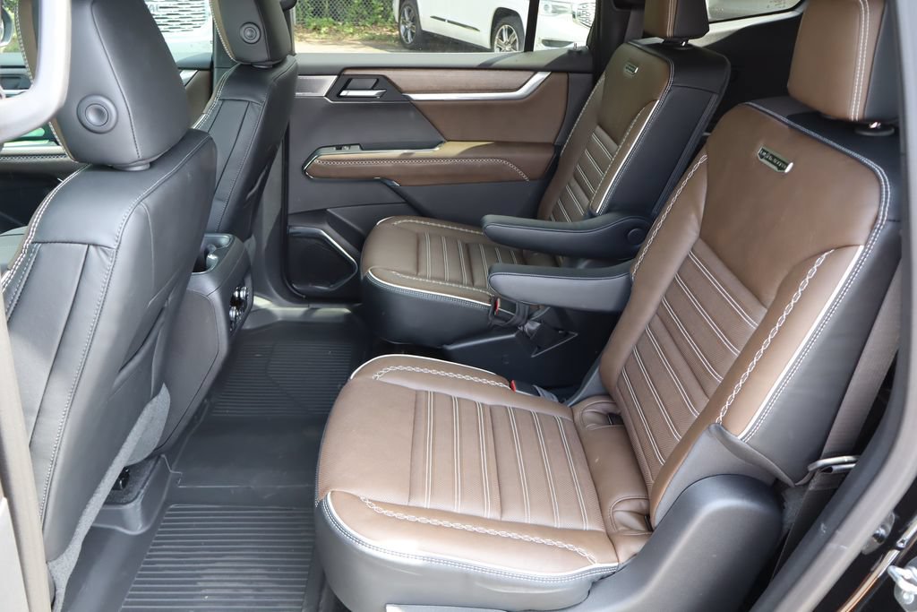 New 2026 GMC Acadia Denali Ultimate w/ LPO, Floor Liner Package AWD/4WD image 23