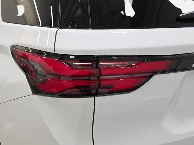 Used 2023 Chevrolet Traverse LT w/ Rear Camera Mirror Package AWD/4WD image 31