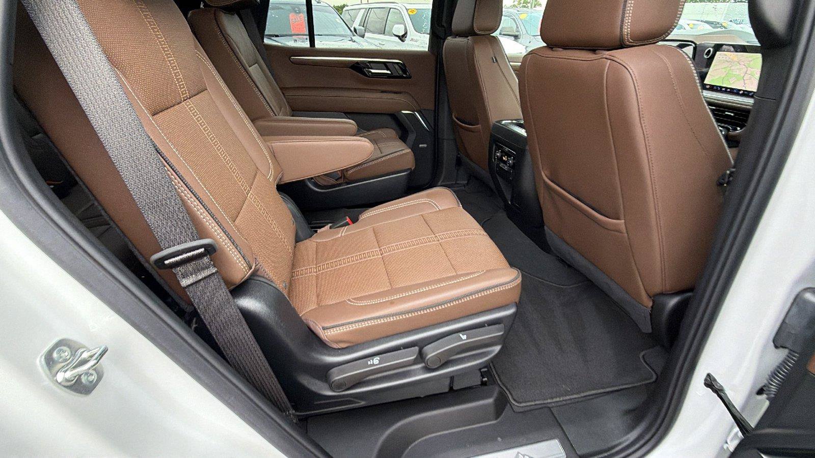 Used 2025 Chevrolet Tahoe High Country AWD/4WD image 21