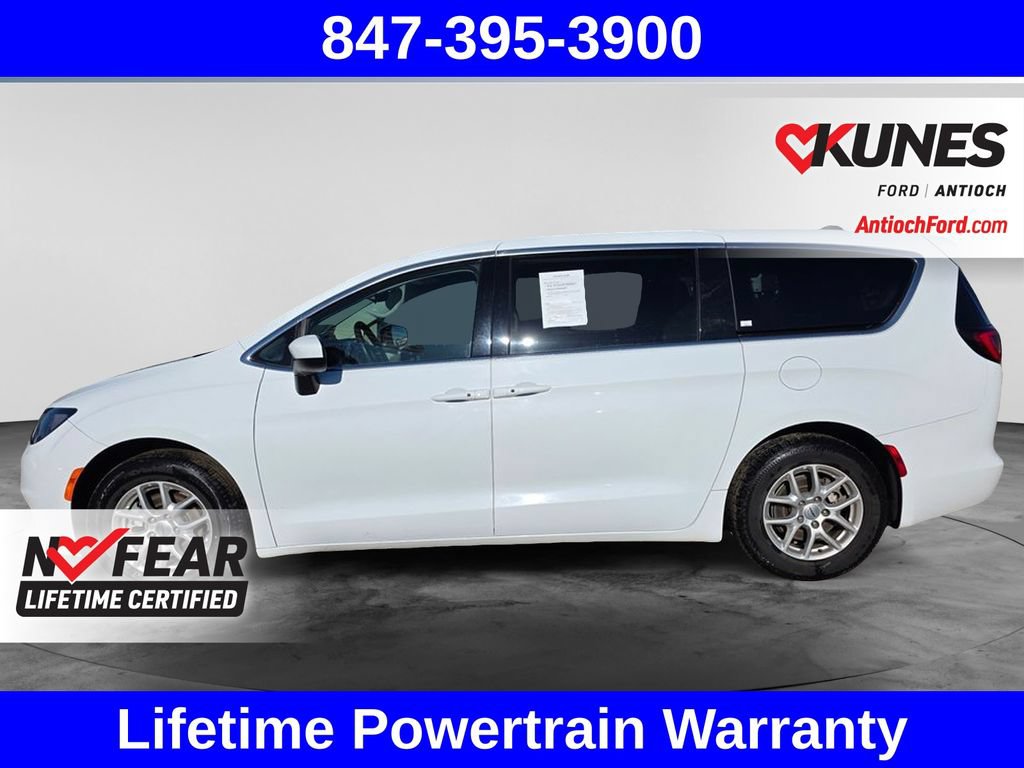 Used 2023 Chrysler Voyager LX FWD image 7