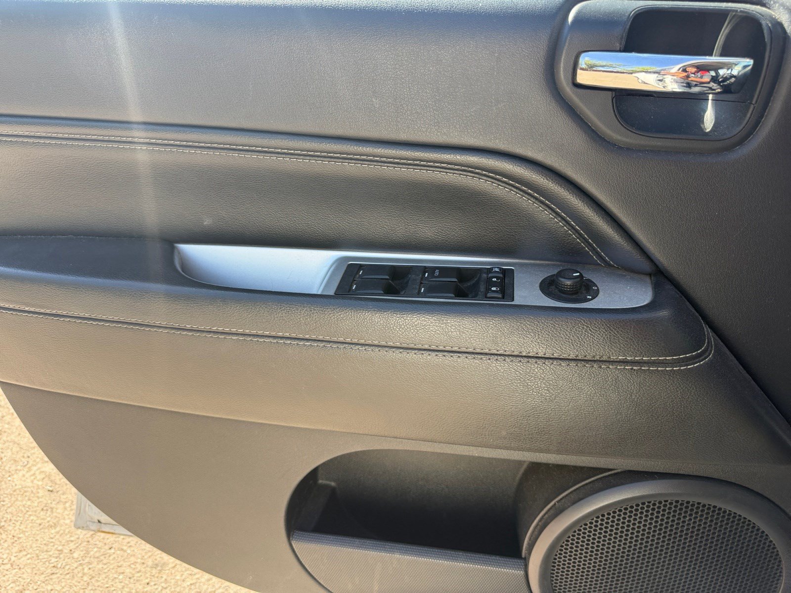 Used 2017 Jeep Compass Latitude FWD image 13