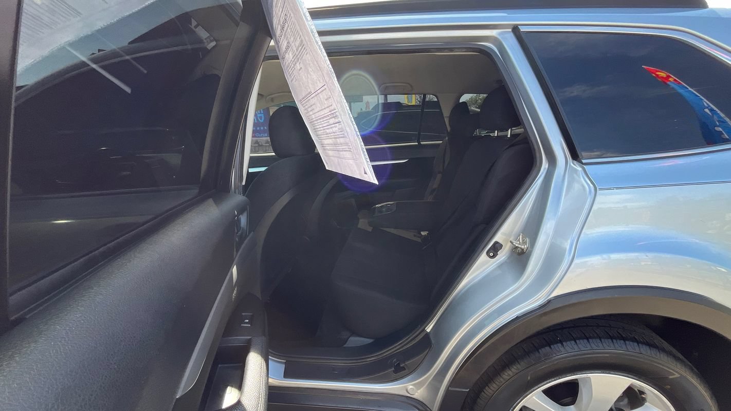 Used 2014 Subaru Outback 2.5i Premium w/ Accessory Value Package (OYX) AWD/4WD image 19