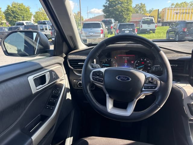 Used 2023 Ford Explorer XLT AWD/4WD image 14