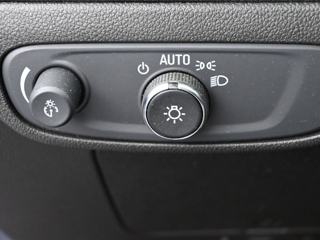 Used 2022 Chevrolet Bolt EUV LT w/ Convenience Package image 32