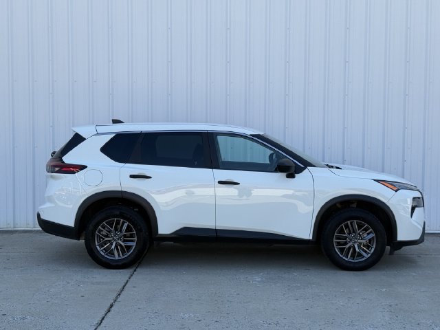 Used 2024 Nissan Rogue S AWD/4WD image 3