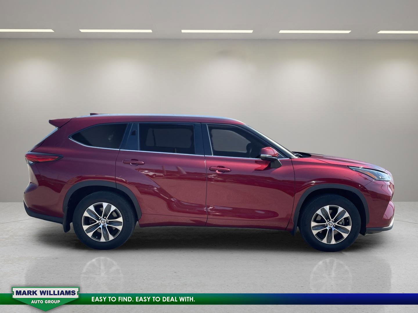 Used 2022 Toyota Highlander XLE image 3