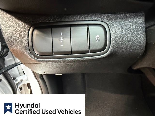 Certified 2025 Hyundai Venue SE image 24