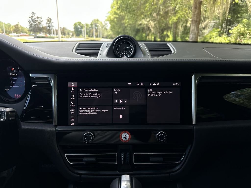 Certified 2025 Porsche Macan image 12