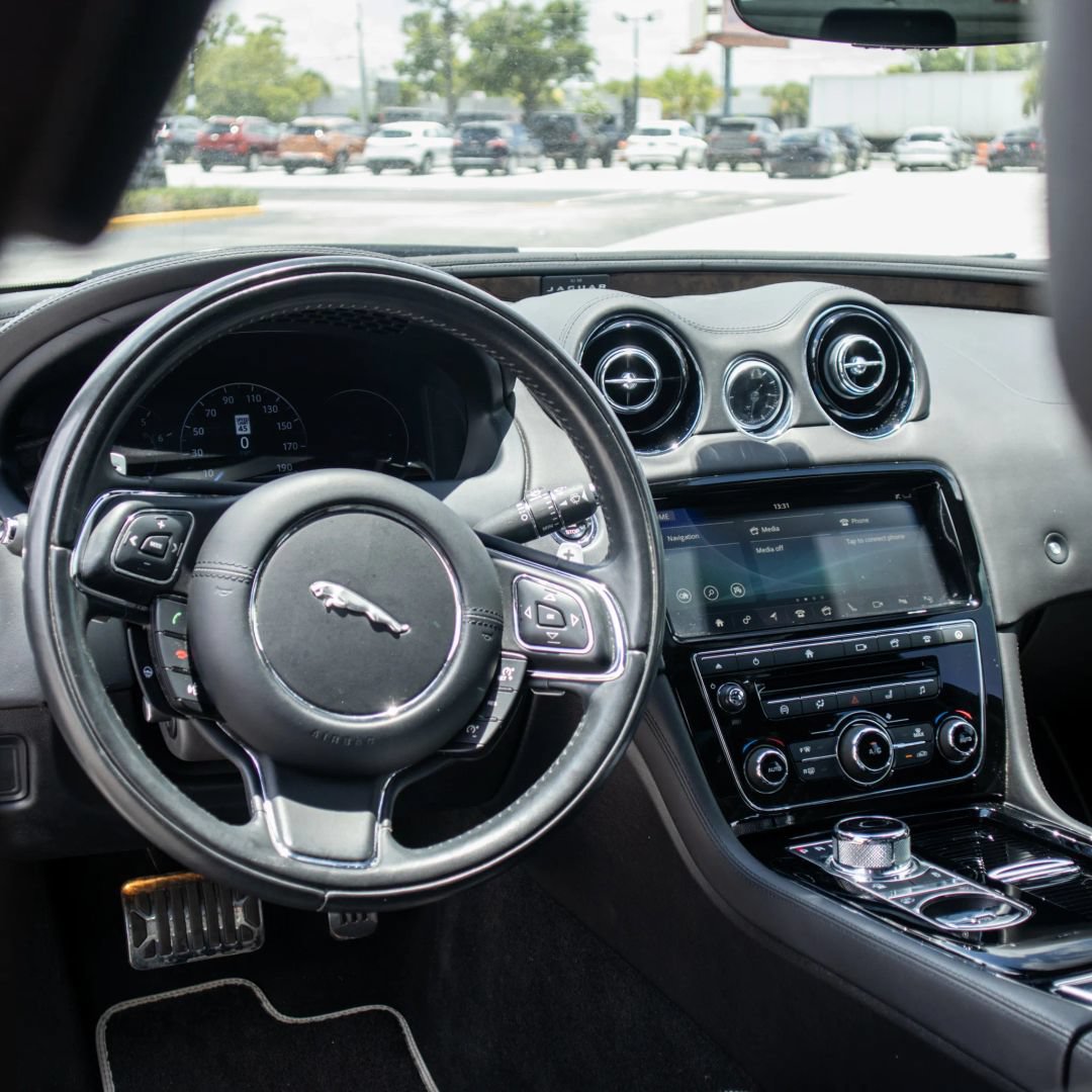 Used 2019 Jaguar XJ L Portfolio RWD image 30