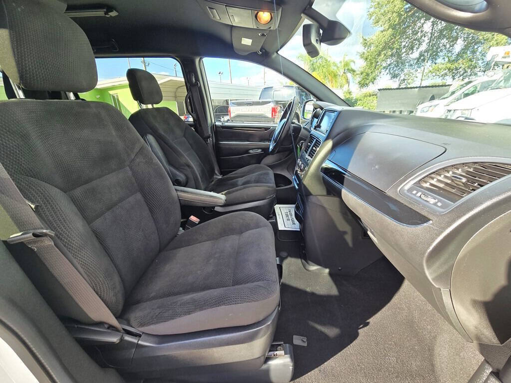 Used 2019 Dodge Grand Caravan SE FWD image 11