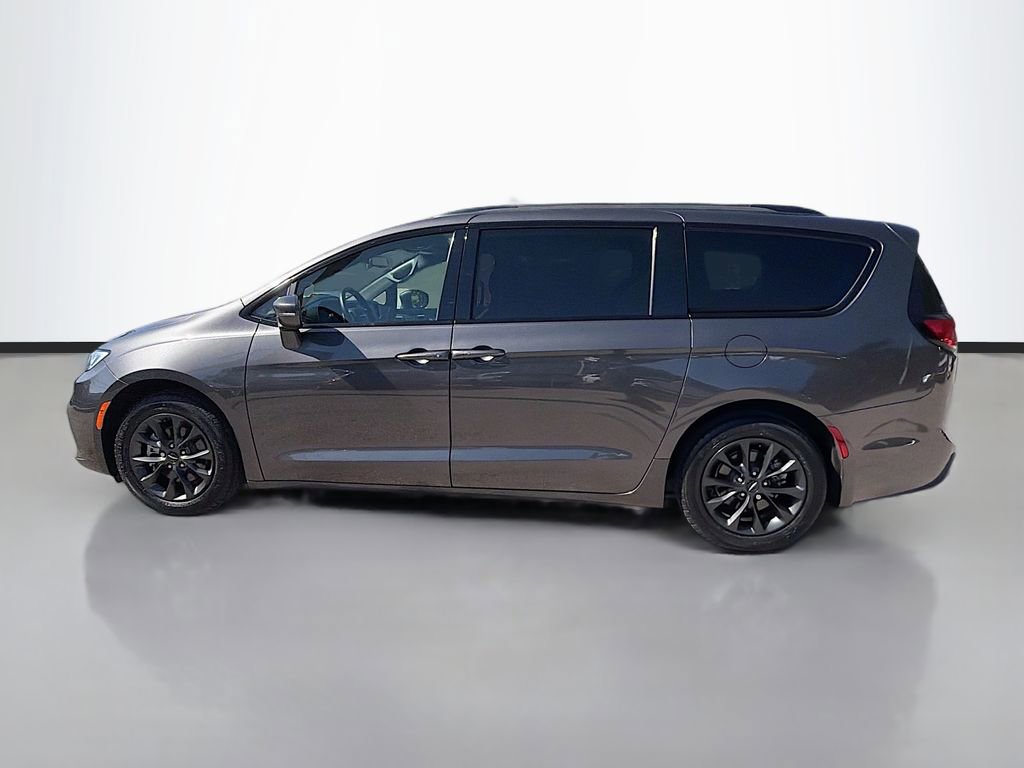 Used 2021 Chrysler Pacifica Touring w/ S Appearance Package image 5