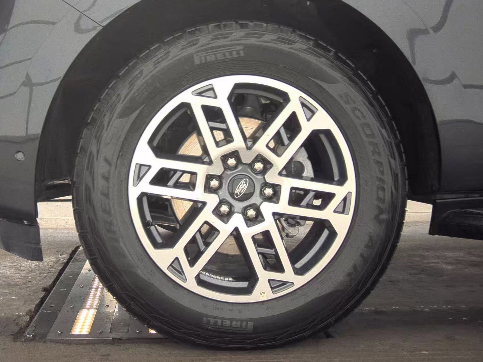 Used 2025 Ford Expedition Max Active AWD/4WD image 9