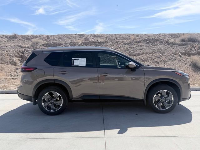 Certified 2024 Nissan Rogue SV w/ SV Premium Package FWD image 4