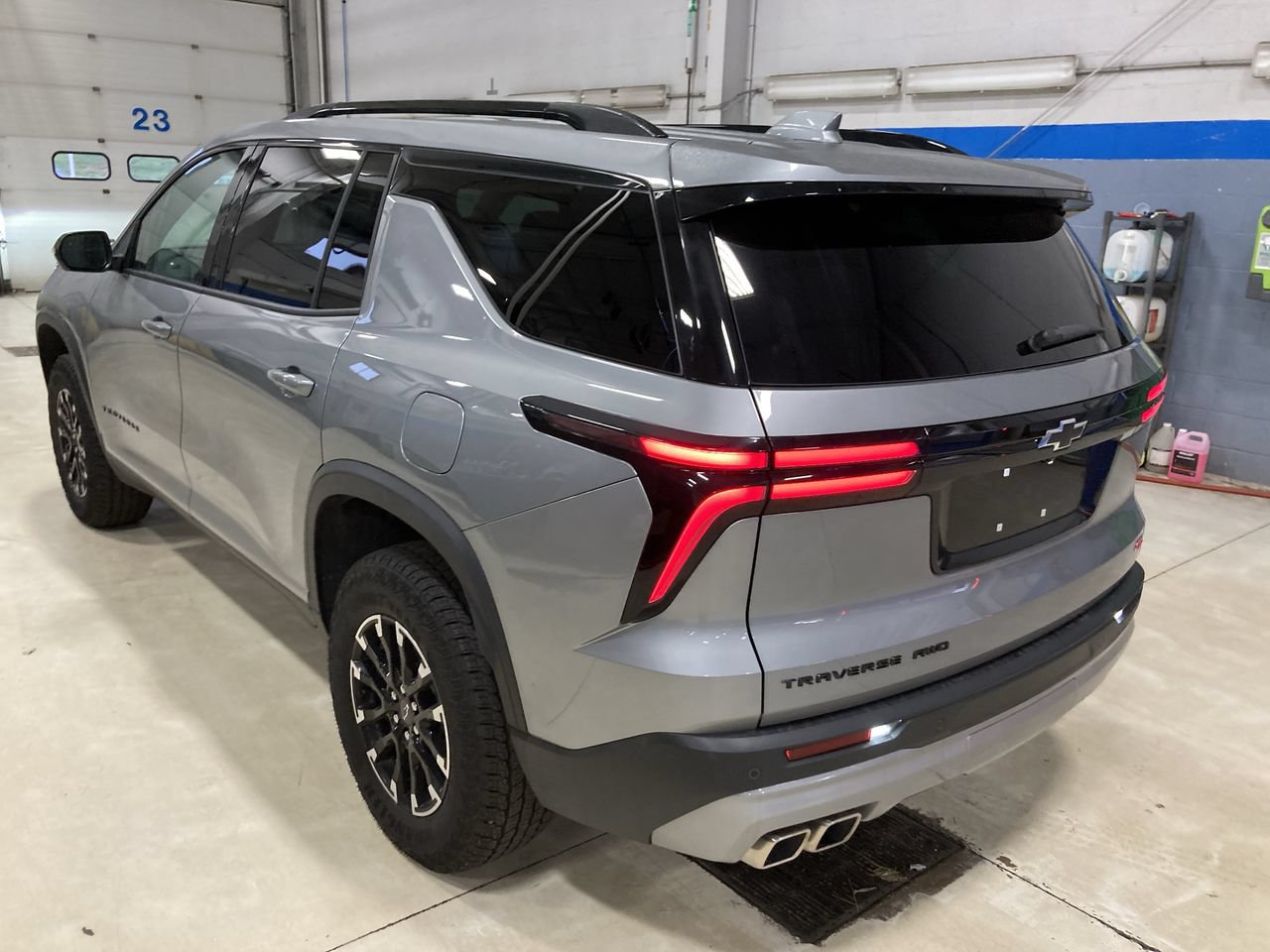 Used 2025 Chevrolet Traverse Z71 AWD/4WD image 5