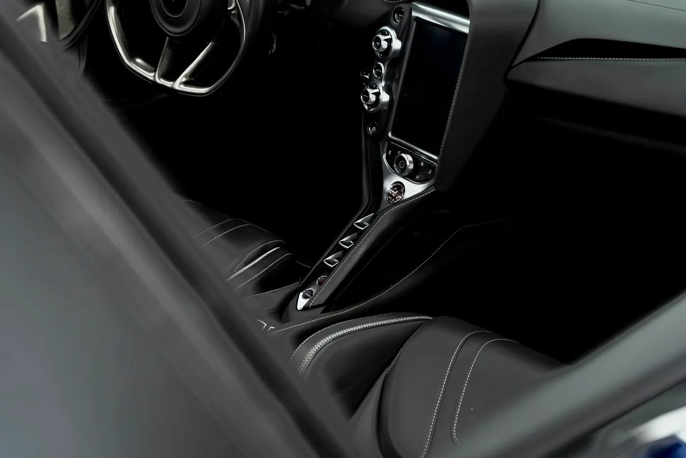 Used 2020 McLaren 720S Spider RWD image 28