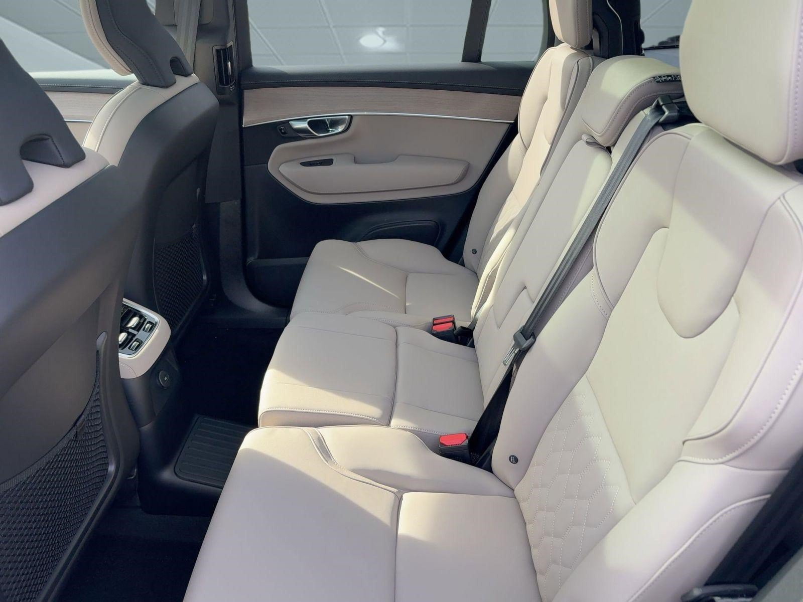New 2026 Volvo XC90 T8 Plus AWD/4WD image 24