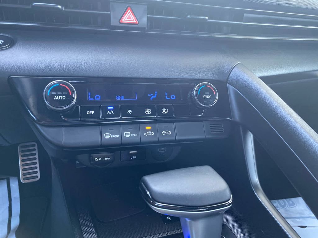 Used 2025 Hyundai Elantra Sport image 17