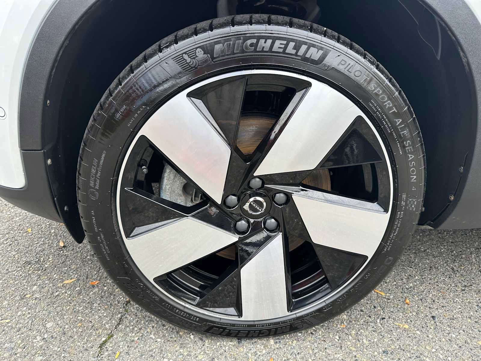 Certified 2023 Volvo C40 P8 Recharge Ultimate image 9