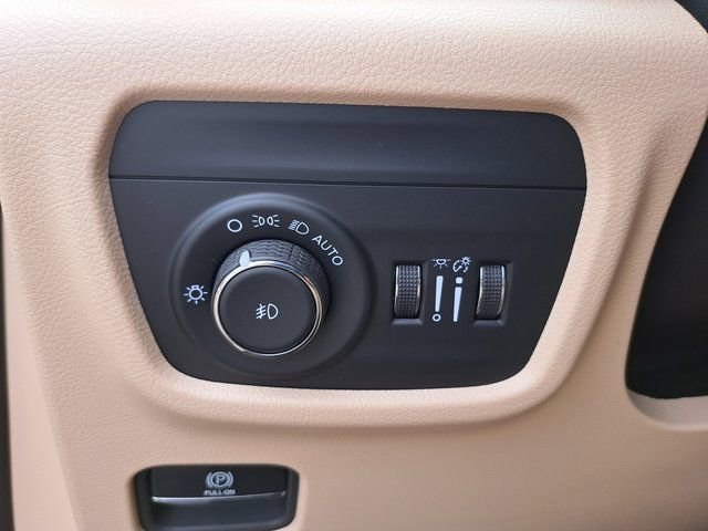 Used 2024 Jeep Grand Cherokee Limited w/ Luxury Tech Group II image 26