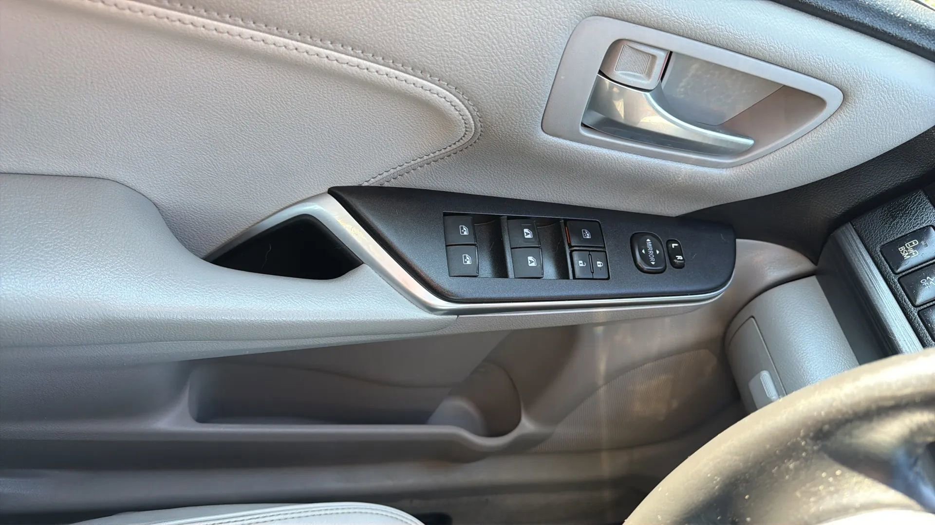 Used 2016 Toyota Camry XLE w/ Moonroof Package FWD image 22