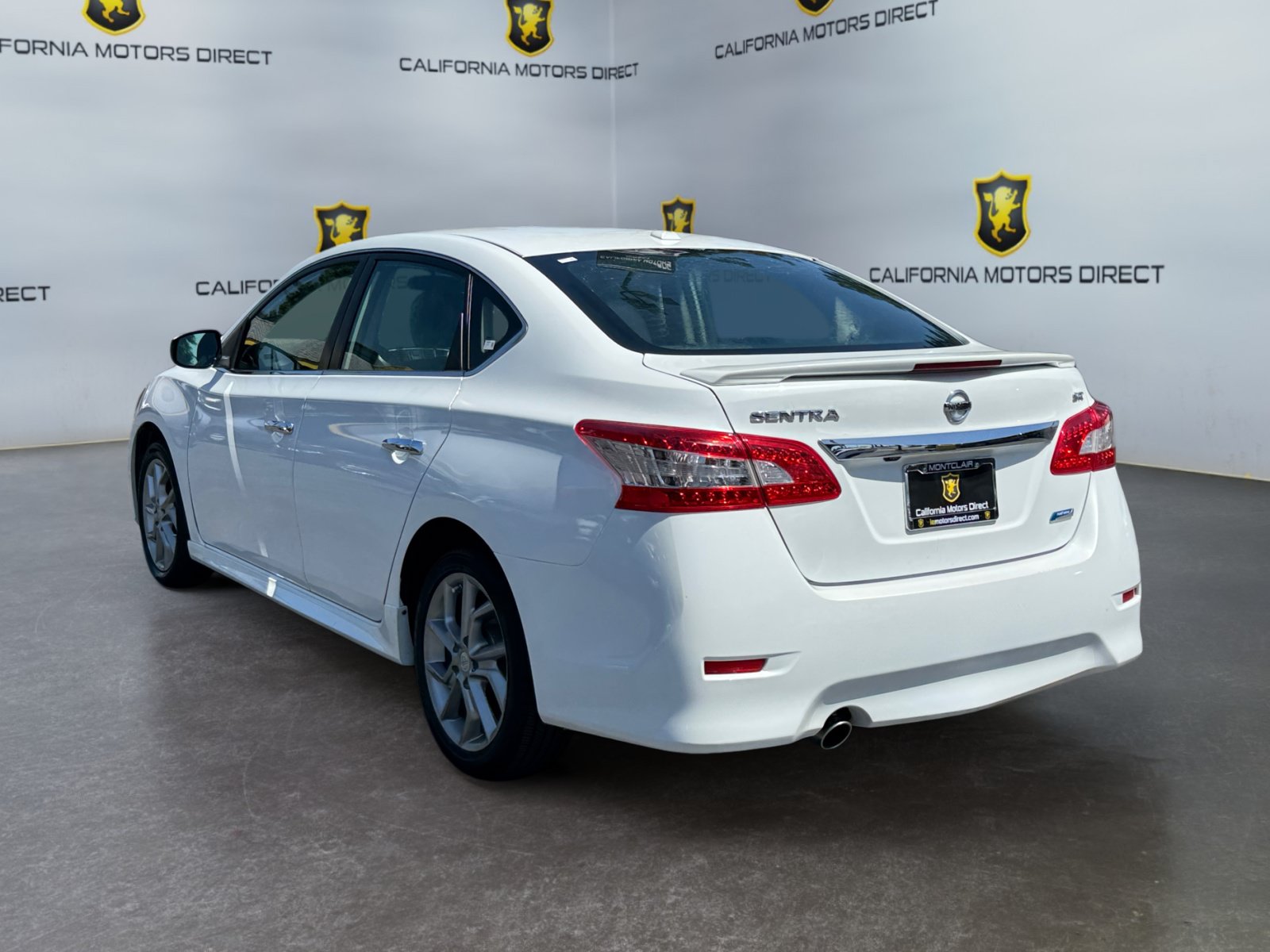 Used 2014 Nissan Sentra SR w/ SR Driver Package FWD image 3