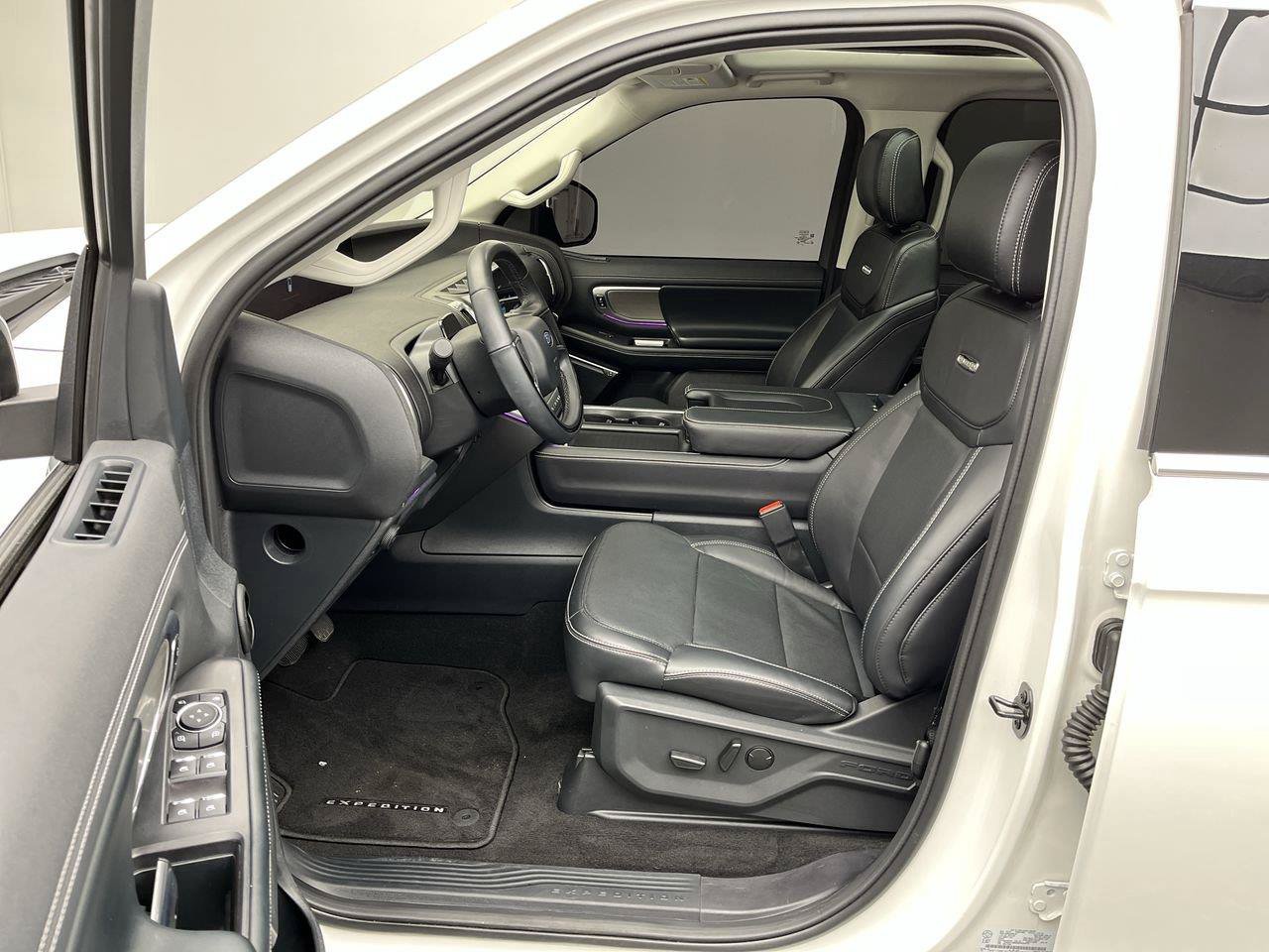 Certified 2025 Ford Expedition Platinum w/ Driver's Package AWD/4WD image 3