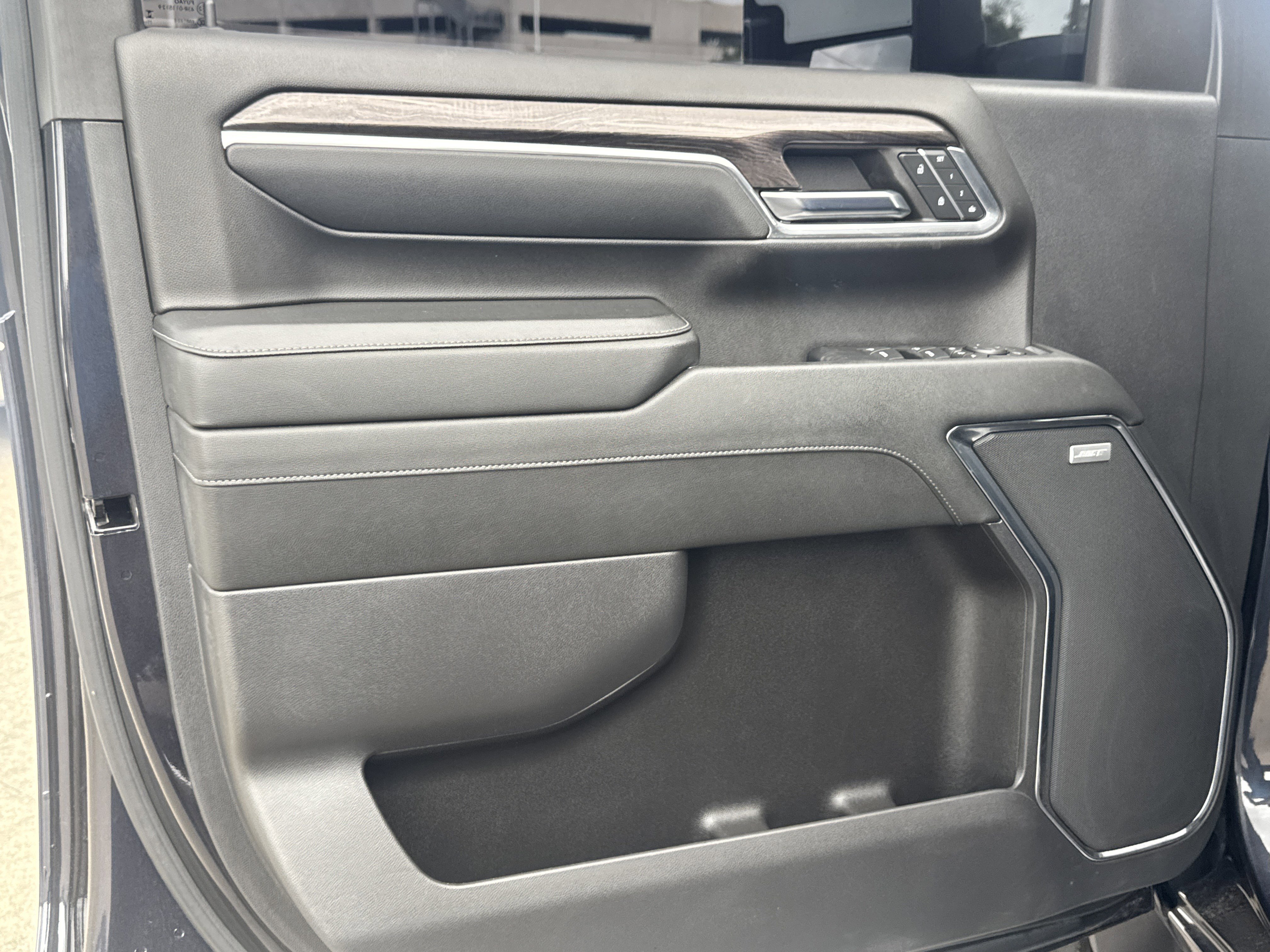 Used 2024 Chevrolet Silverado 2500 LTZ w/ LTZ Convenience Package AWD/4WD image 5