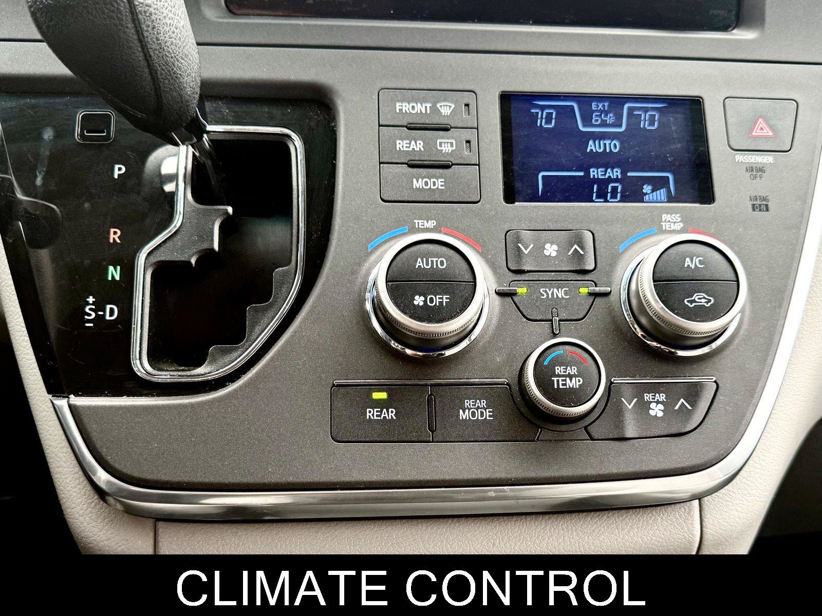 Used 2015 Toyota Sienna LE FWD image 27