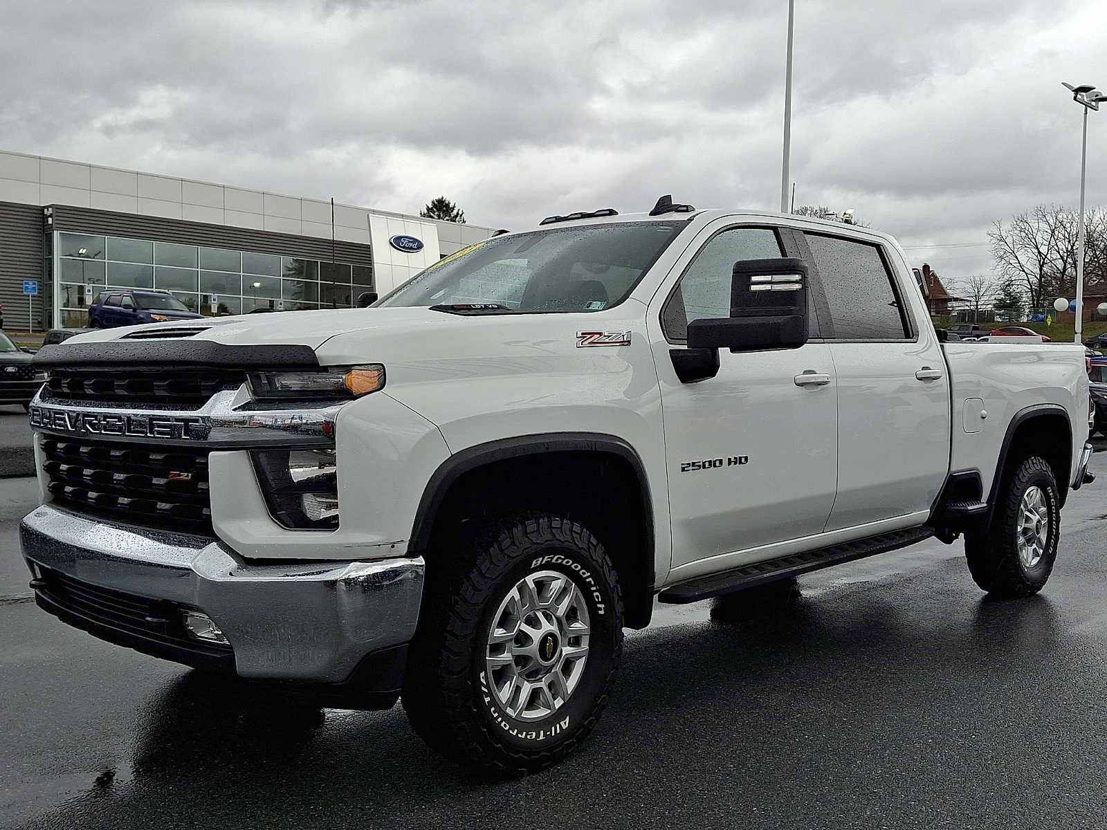 Used 2023 Chevrolet Silverado 2500 LT w/ Convenience Package image 3