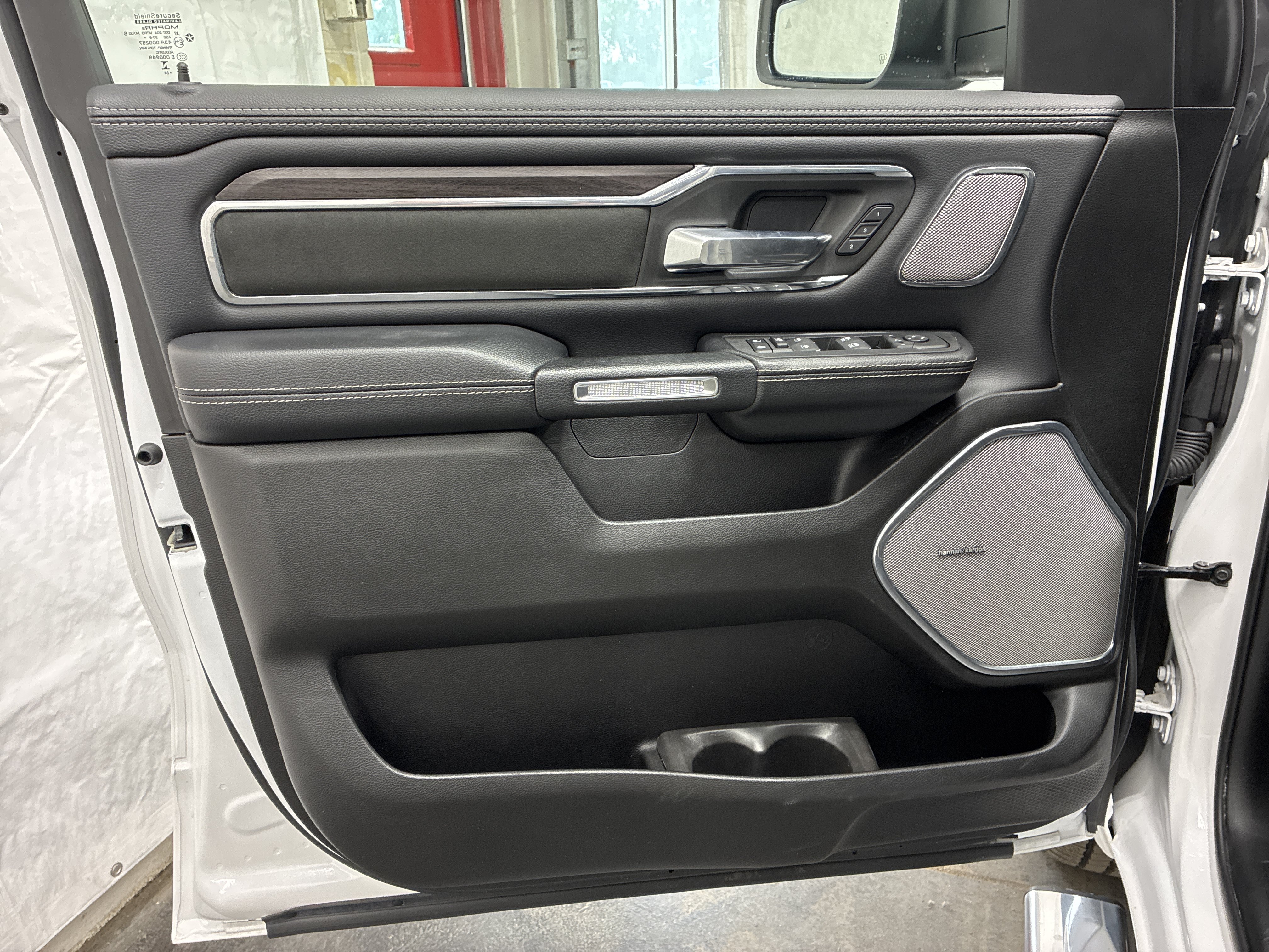 Certified 2025 RAM 1500 Laramie AWD/4WD image 19