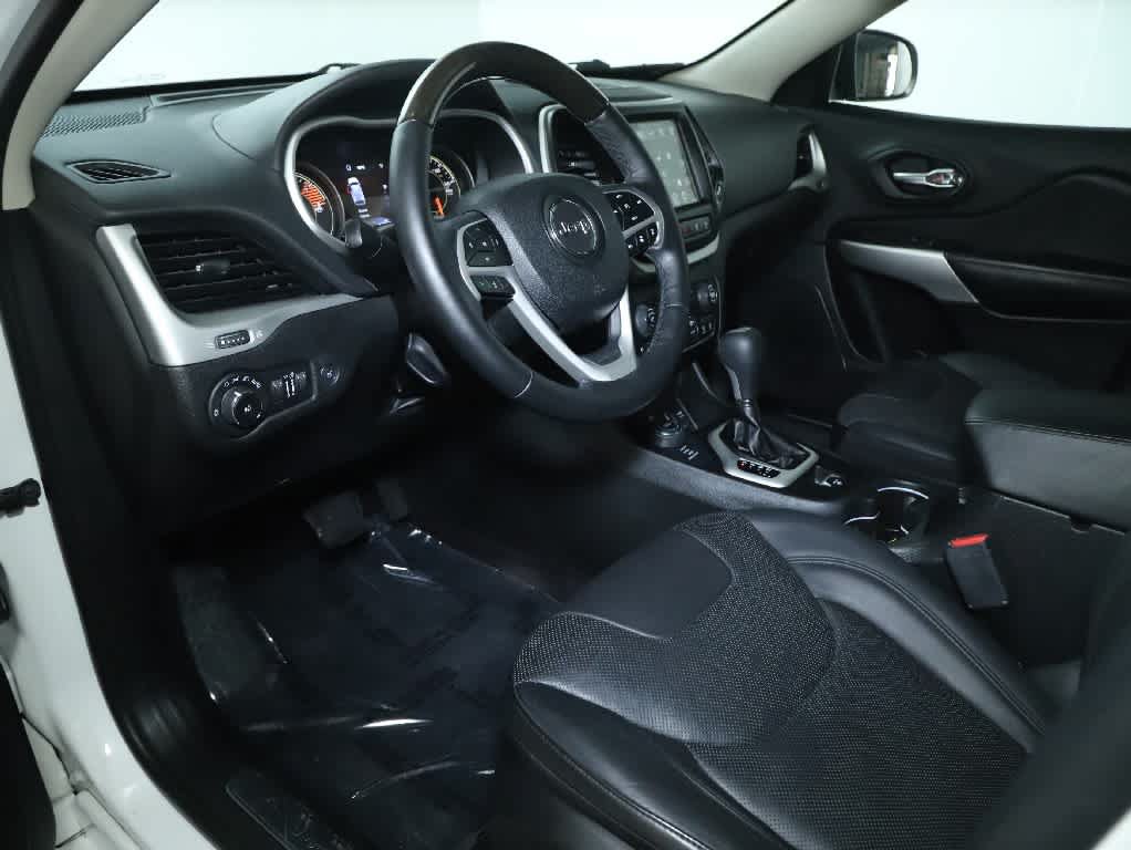 Used 2018 Jeep Cherokee Overland w/ Technology Group AWD/4WD image 18
