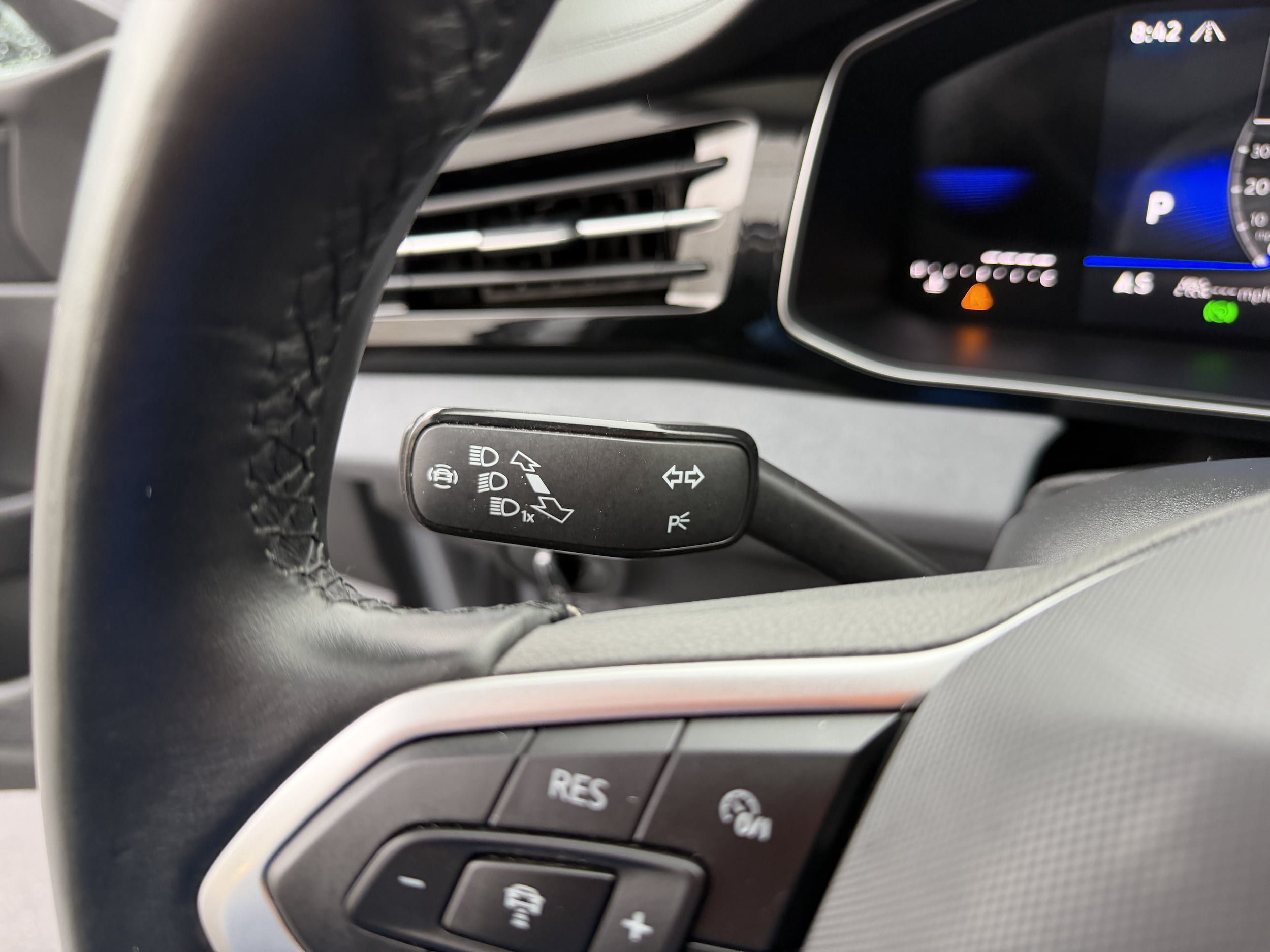 Used 2025 Volkswagen Jetta SE FWD image 17