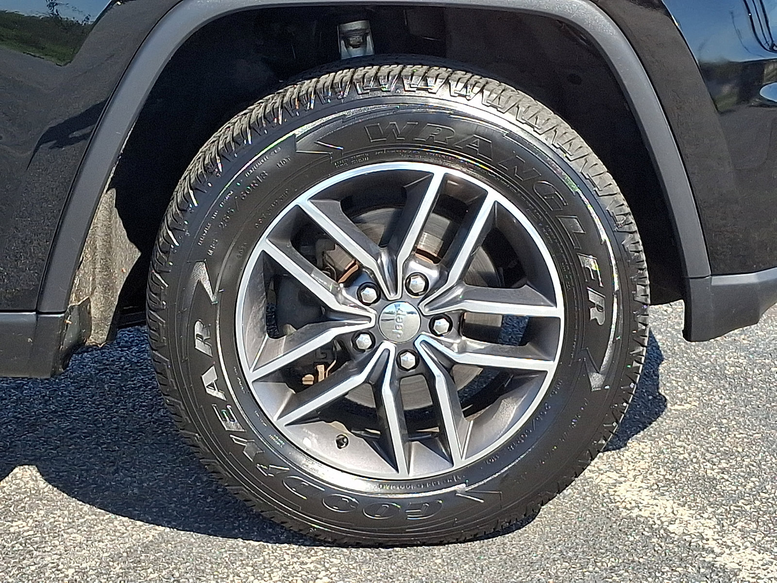 Used 2018 Jeep Grand Cherokee Limited AWD/4WD image 10