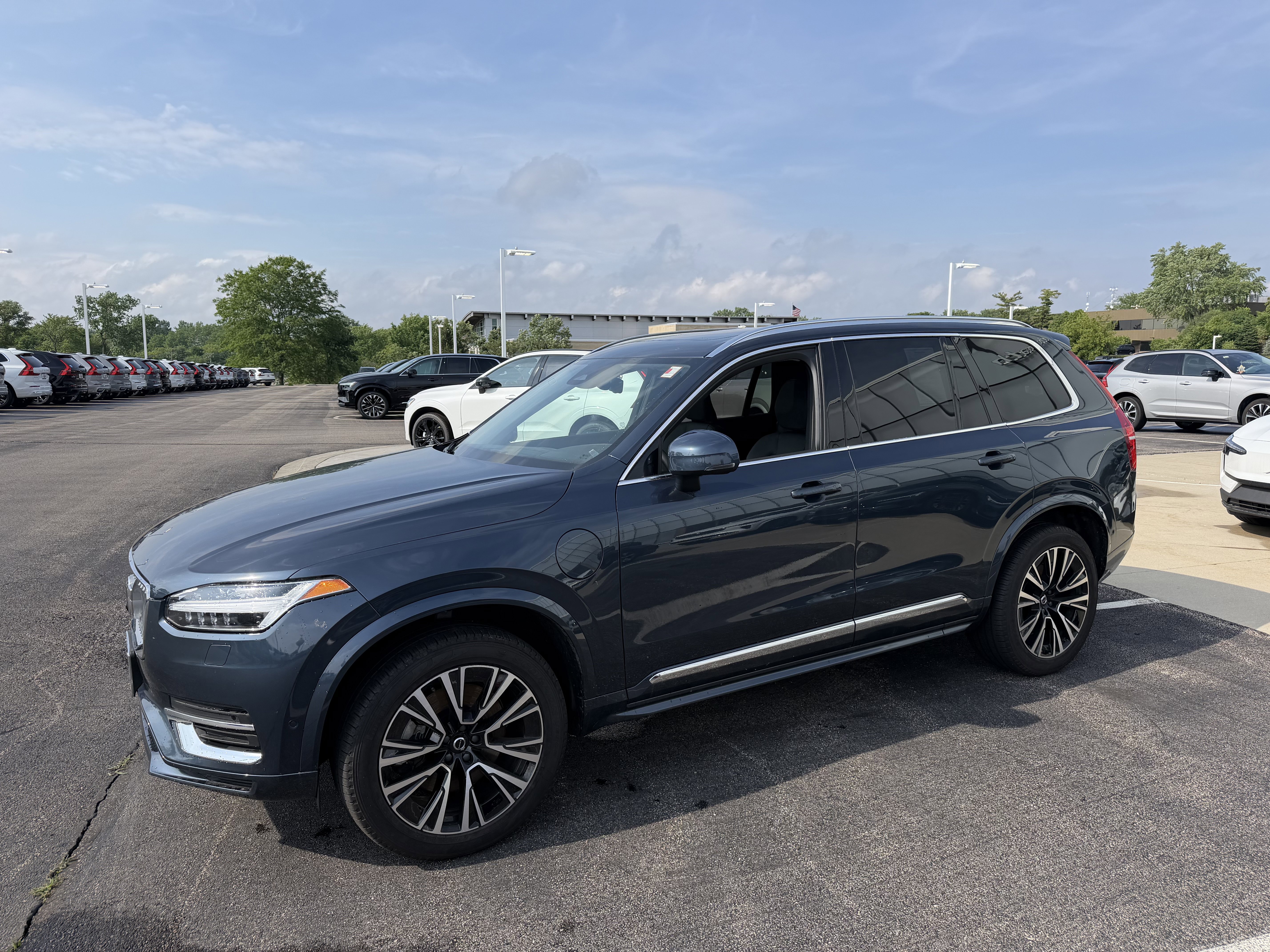 Used 2025 Volvo XC90 T8 Plus w/ Protection Package Premier AWD/4WD image 6